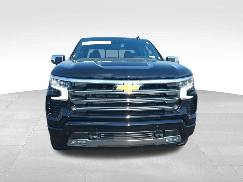 Used 2026 Chevrolet Silverado 1500 High Country w/ High Country Premium Package AWD/4WD image 3