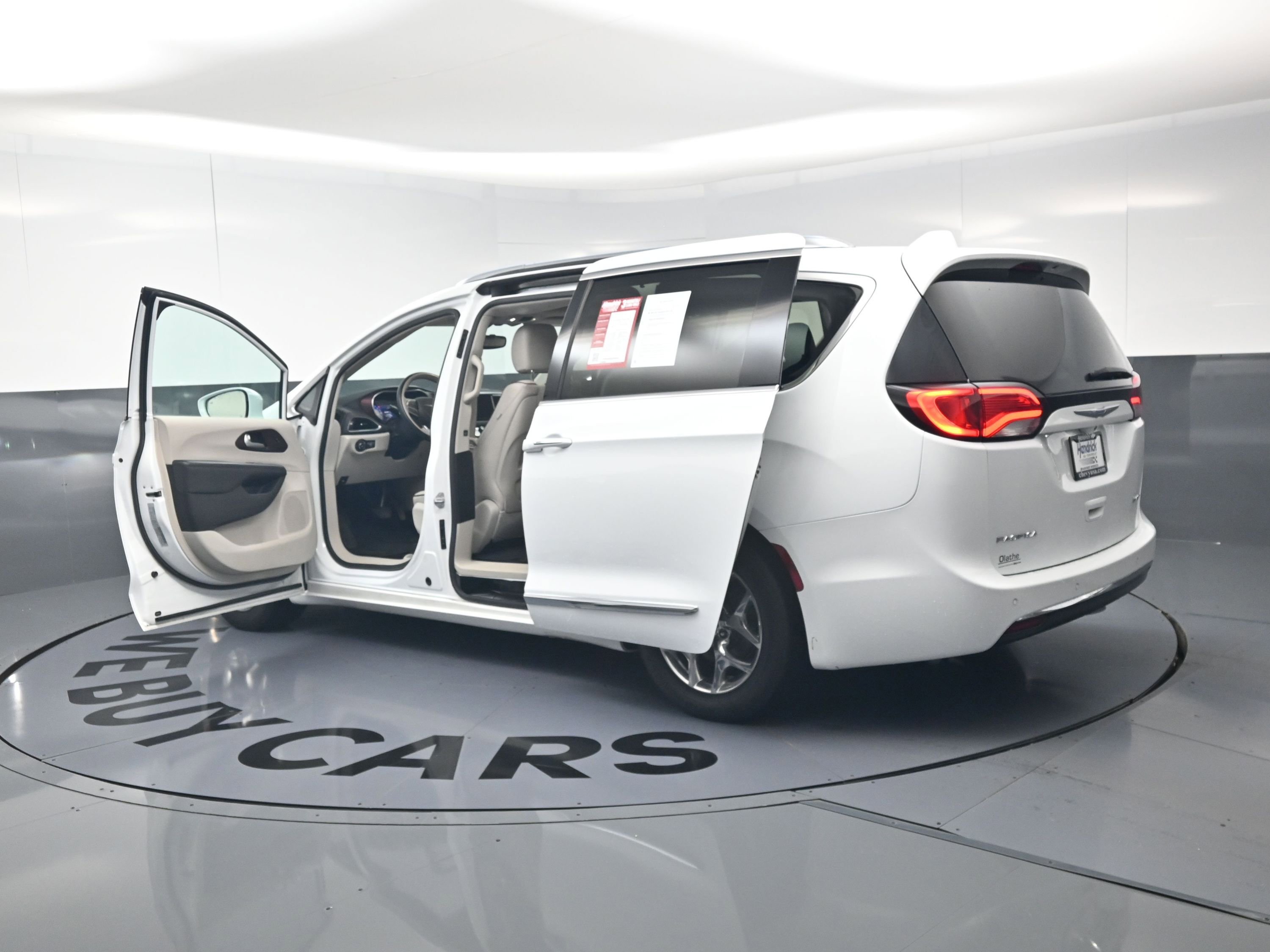 Used 2017 Chrysler Pacifica Limited w/ UConnect Theater Package image 19