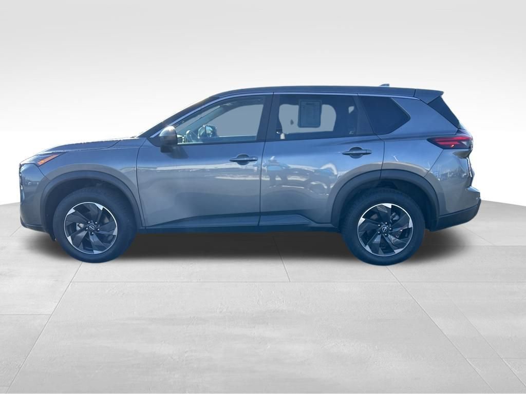 Used 2024 Nissan Rogue SV image 2