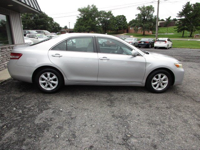 Used 2010 Toyota Camry LE FWD image 9