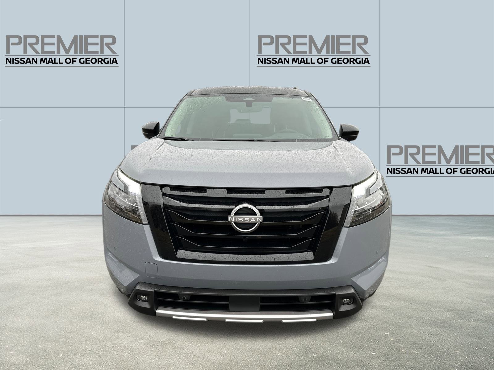 New 2025 Nissan Pathfinder Platinum image 2