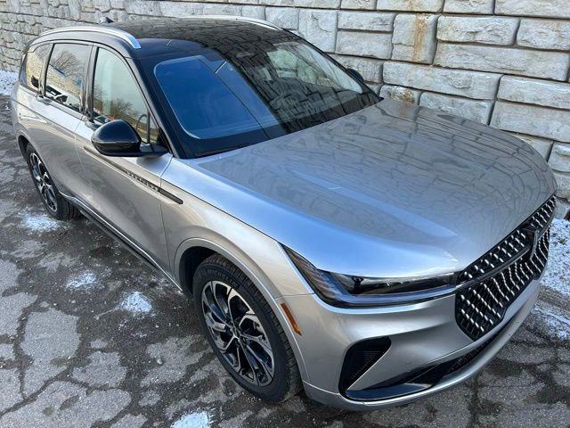 Used 2025 Lincoln Nautilus Reserve image 7