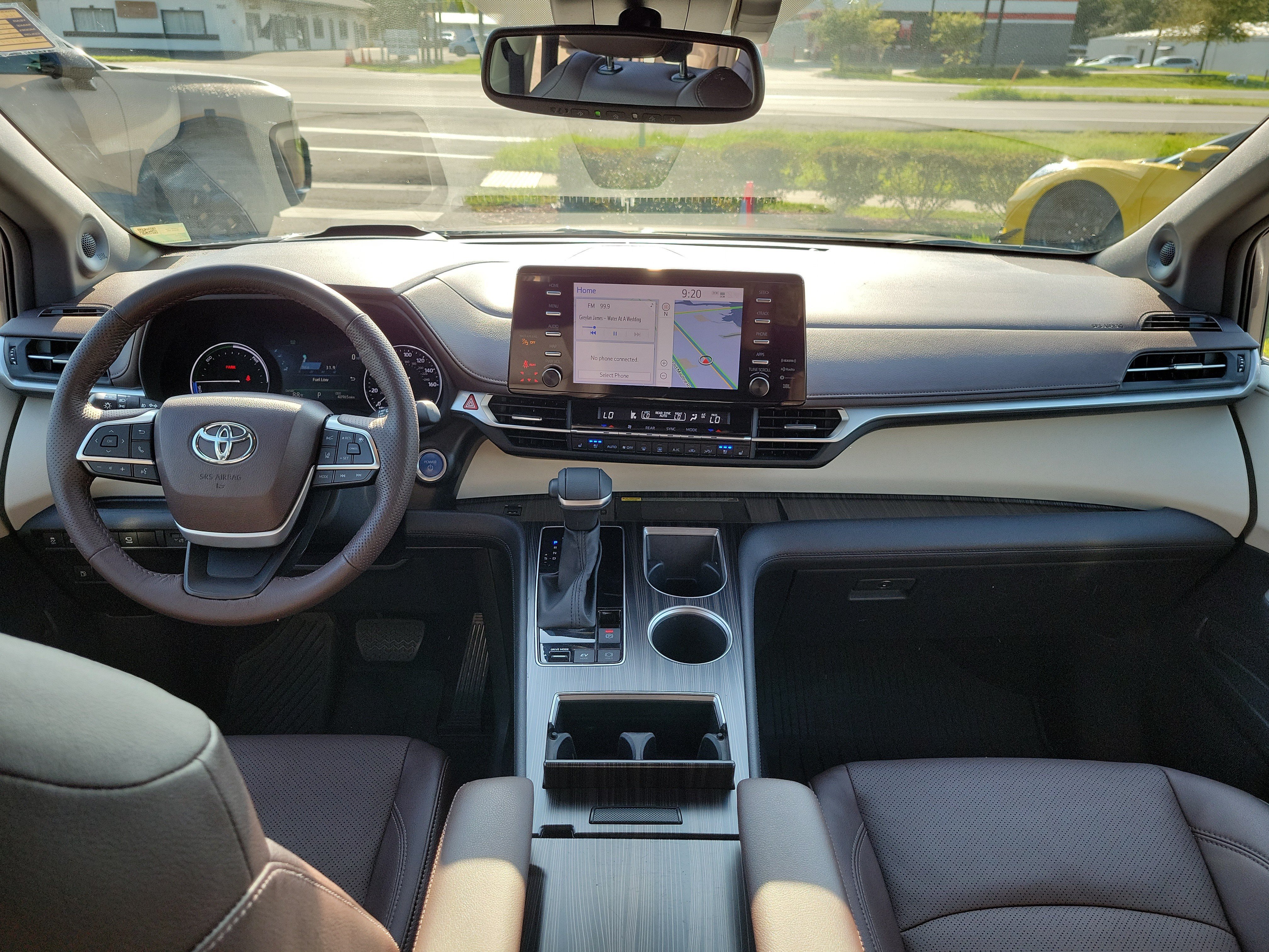 Used 2023 Toyota Sienna Platinum FWD image 18