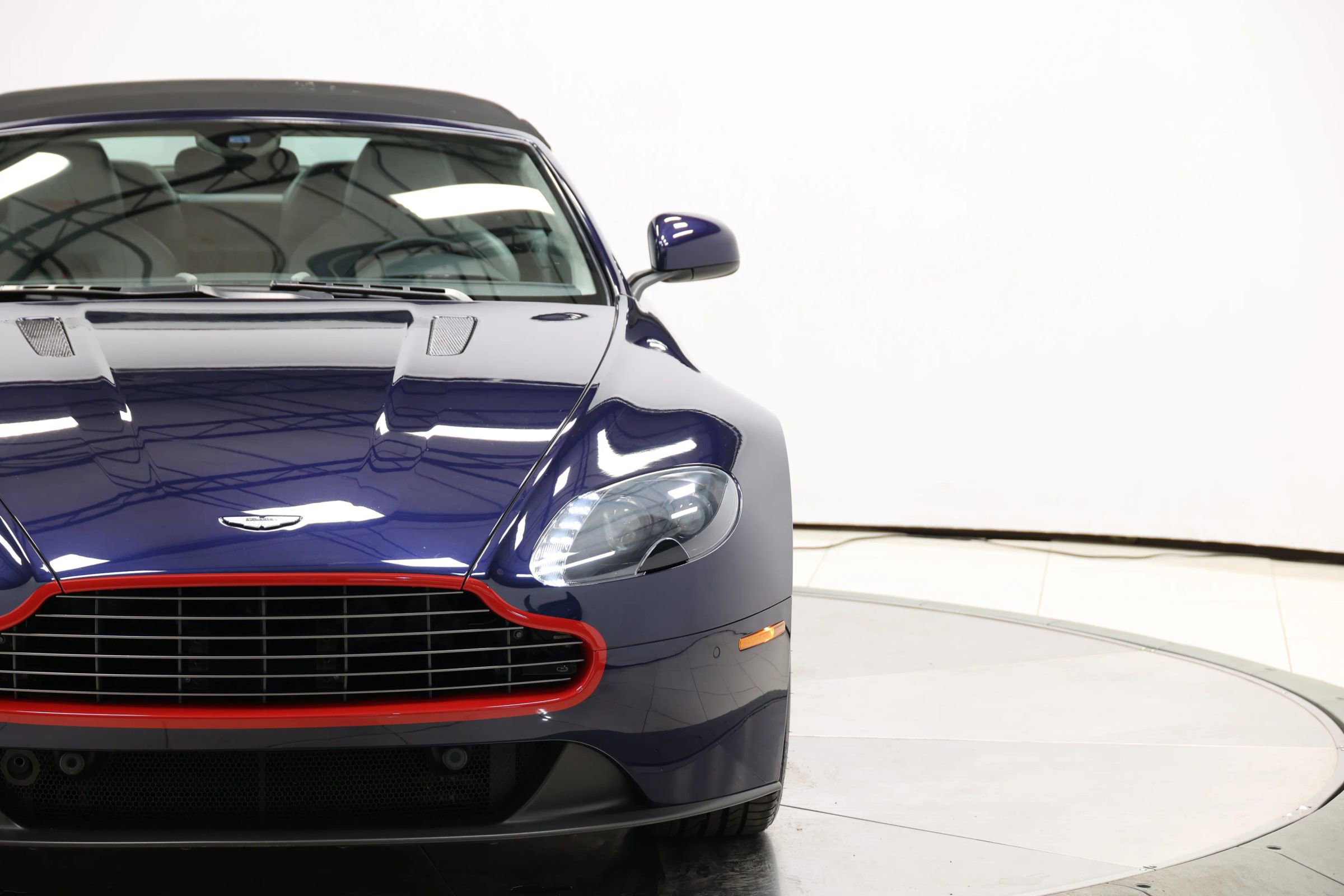 Used 2016 Aston Martin V8 Vantage GT RWD image 98