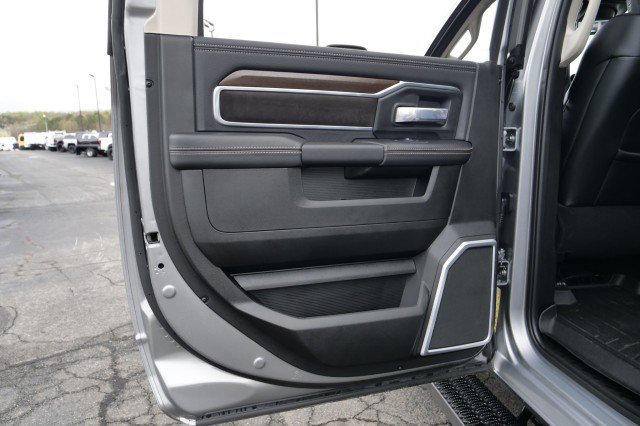 Used 2024 RAM 5500 Laramie image 40