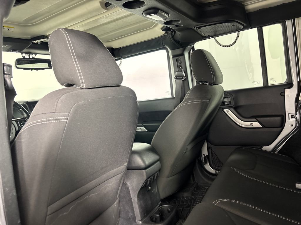 Used 2016 Jeep Wrangler Unlimited Sahara w/ Connectivity Group image 25