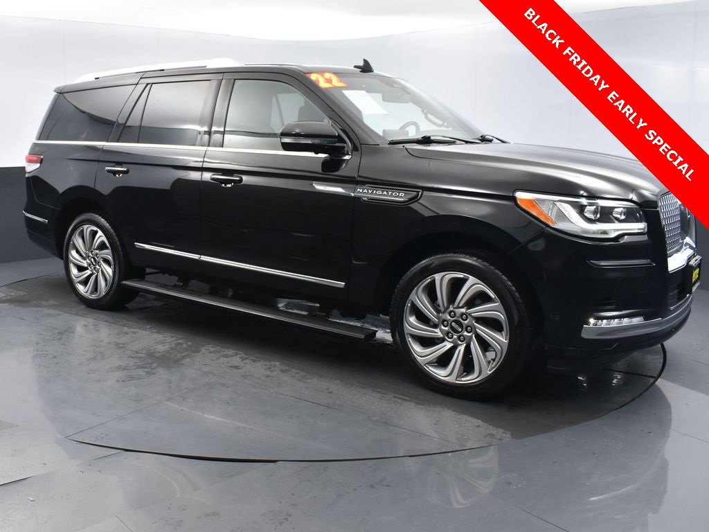 Used 2022 Lincoln Navigator Reserve image 3