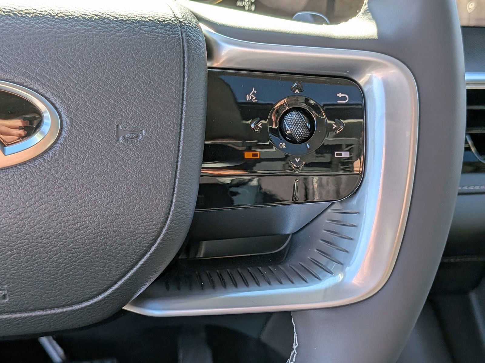 New 2026 INFINITI QX80 Luxe w/ Cargo Package image 18