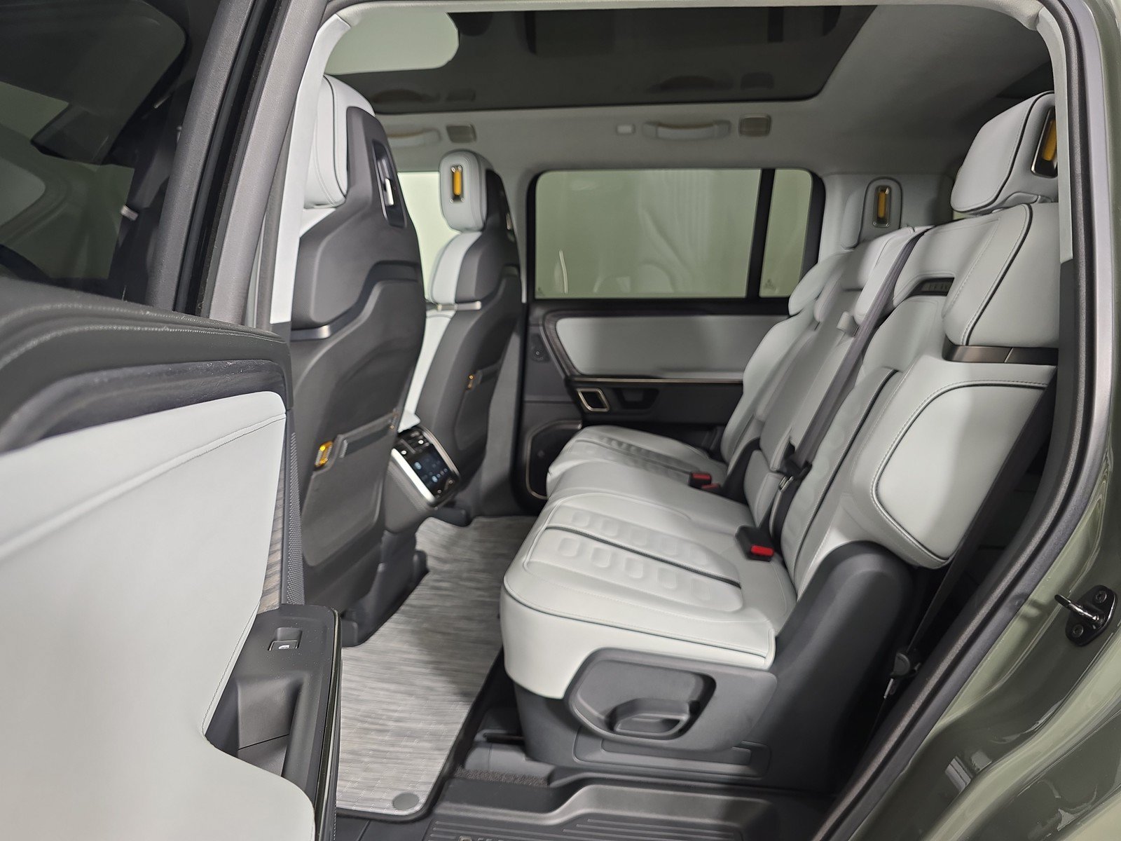 Used 2023 Rivian R1S Launch Edition AWD/4WD image 21