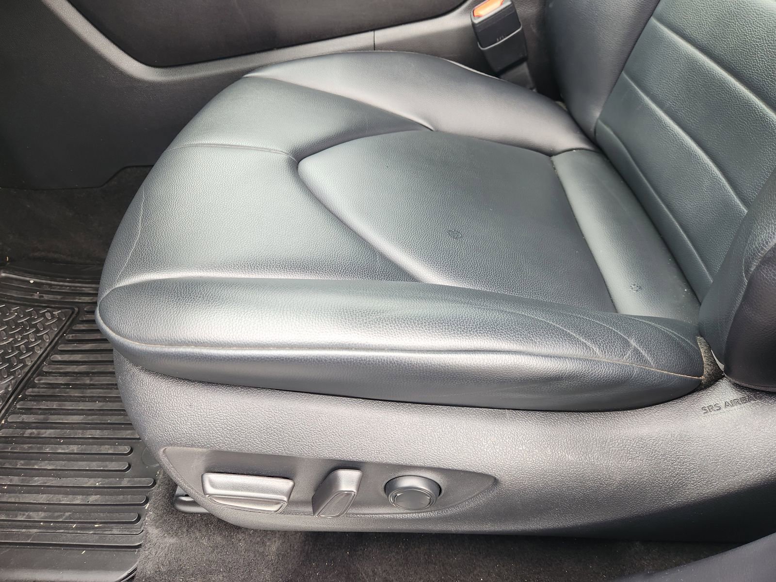 Used 2023 Toyota Highlander XLE FWD image 29
