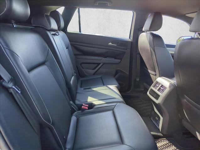 Used 2020 Volkswagen Atlas Cross Sport SE w/ Towing Package image 17