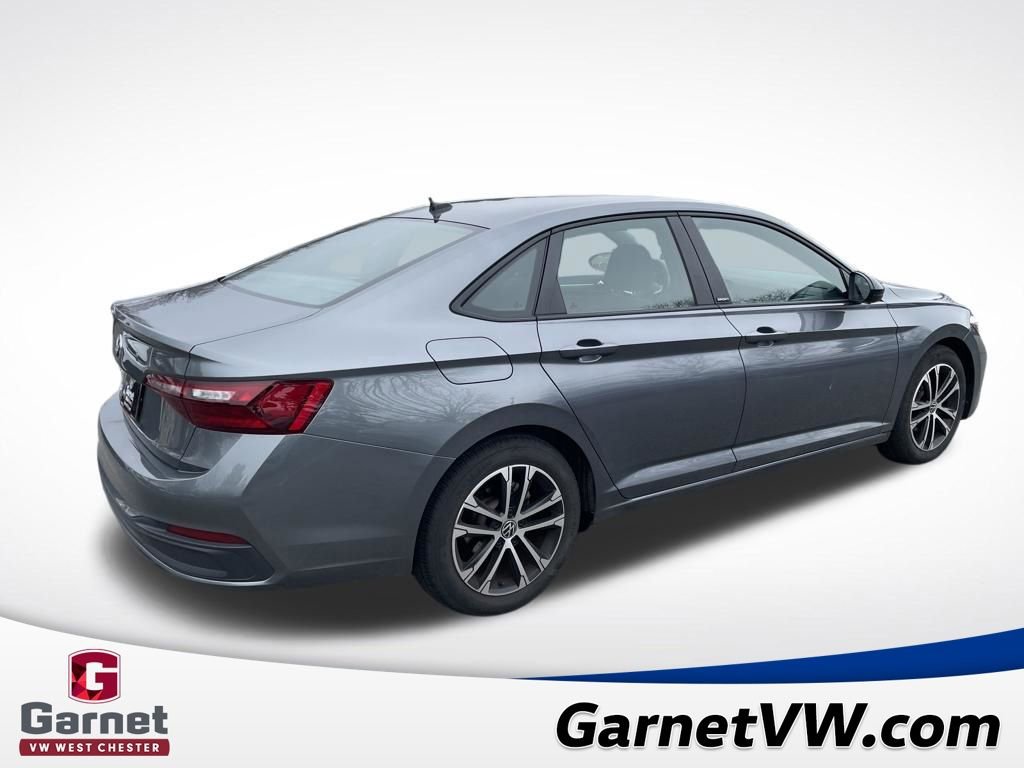 Used 2024 Volkswagen Jetta Sport image 5