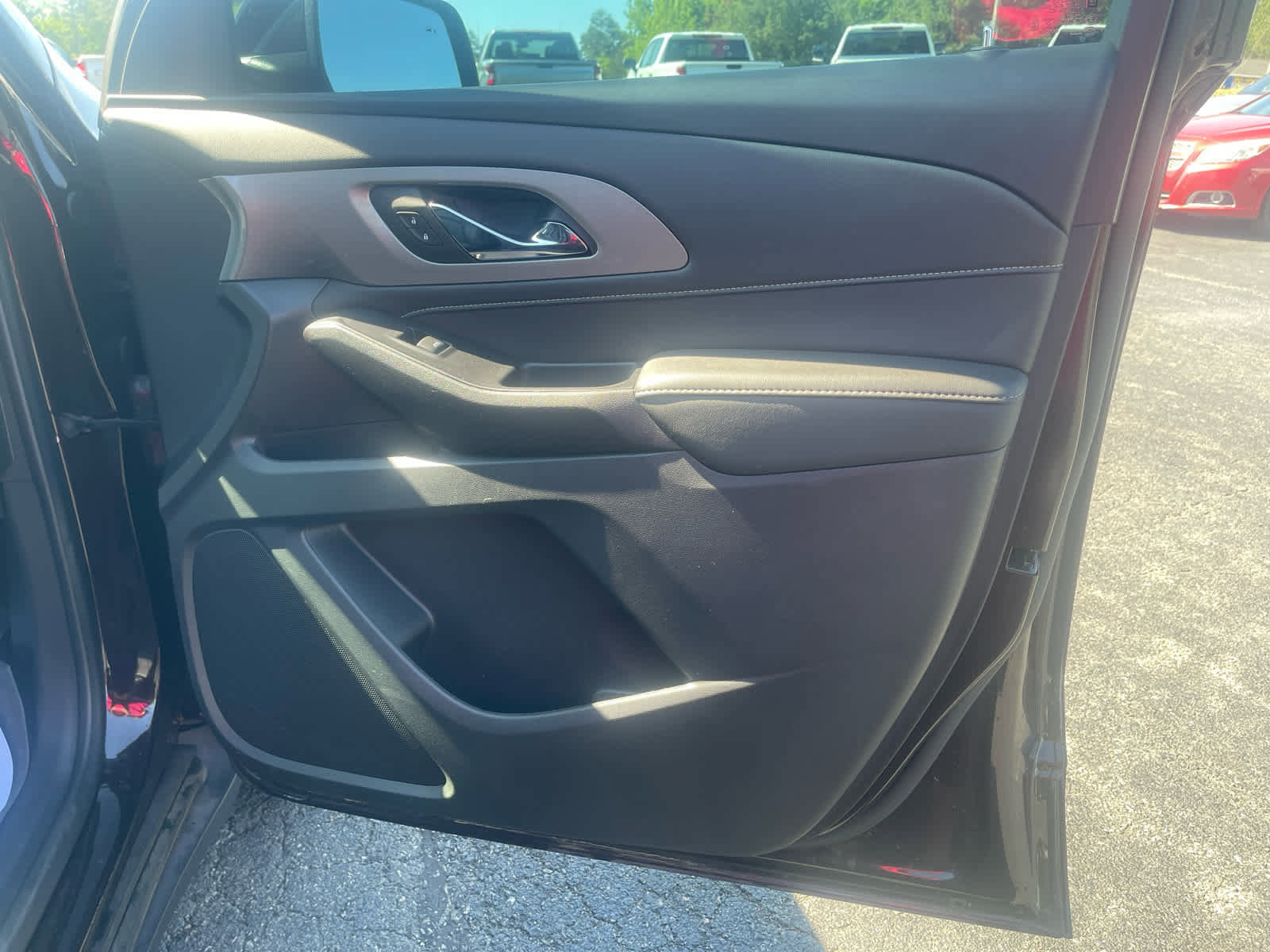 Used 2023 Chevrolet Traverse LT w/ Rear Camera Mirror Package AWD/4WD image 32