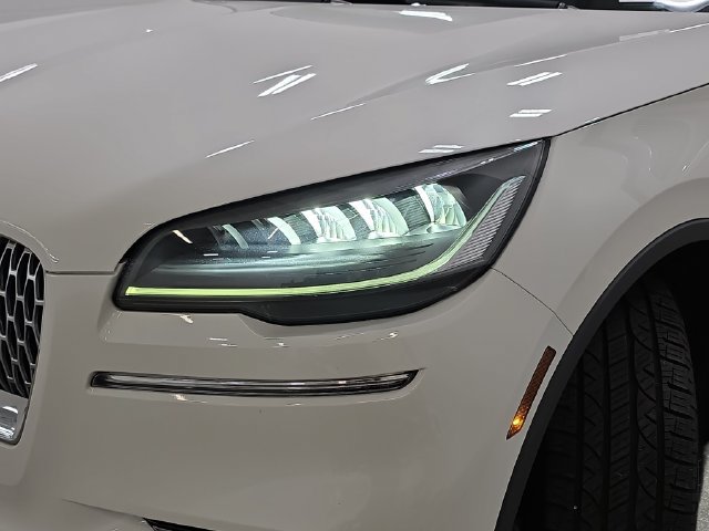 Certified 2023 Lincoln Aviator AWD image 27