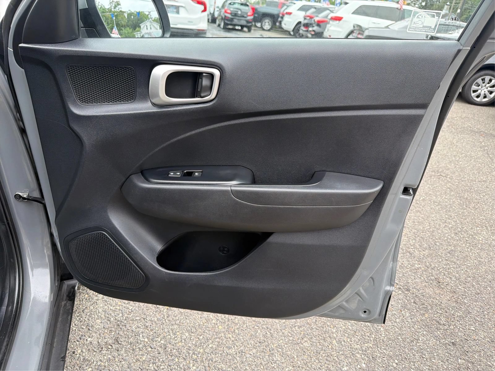 Used 2021 Hyundai Venue SE FWD image 35