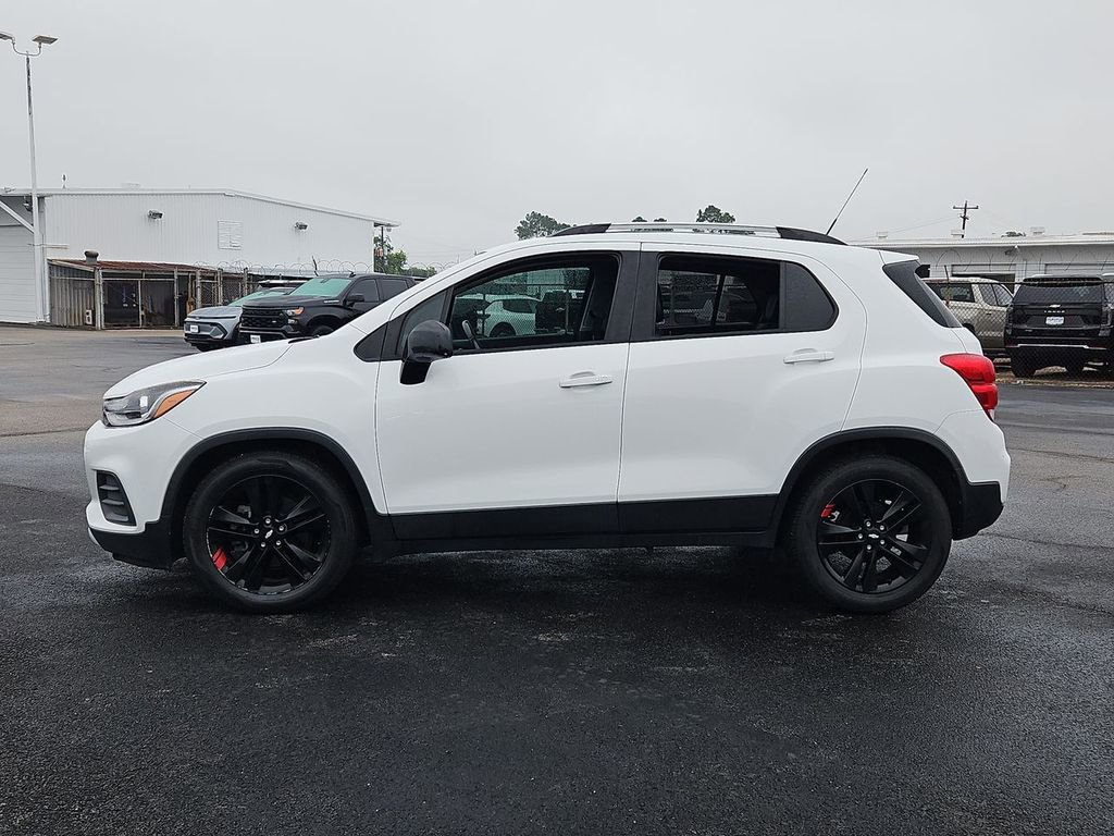 Used 2020 Chevrolet Trax LT w/ Sun & Sound Package FWD image 14