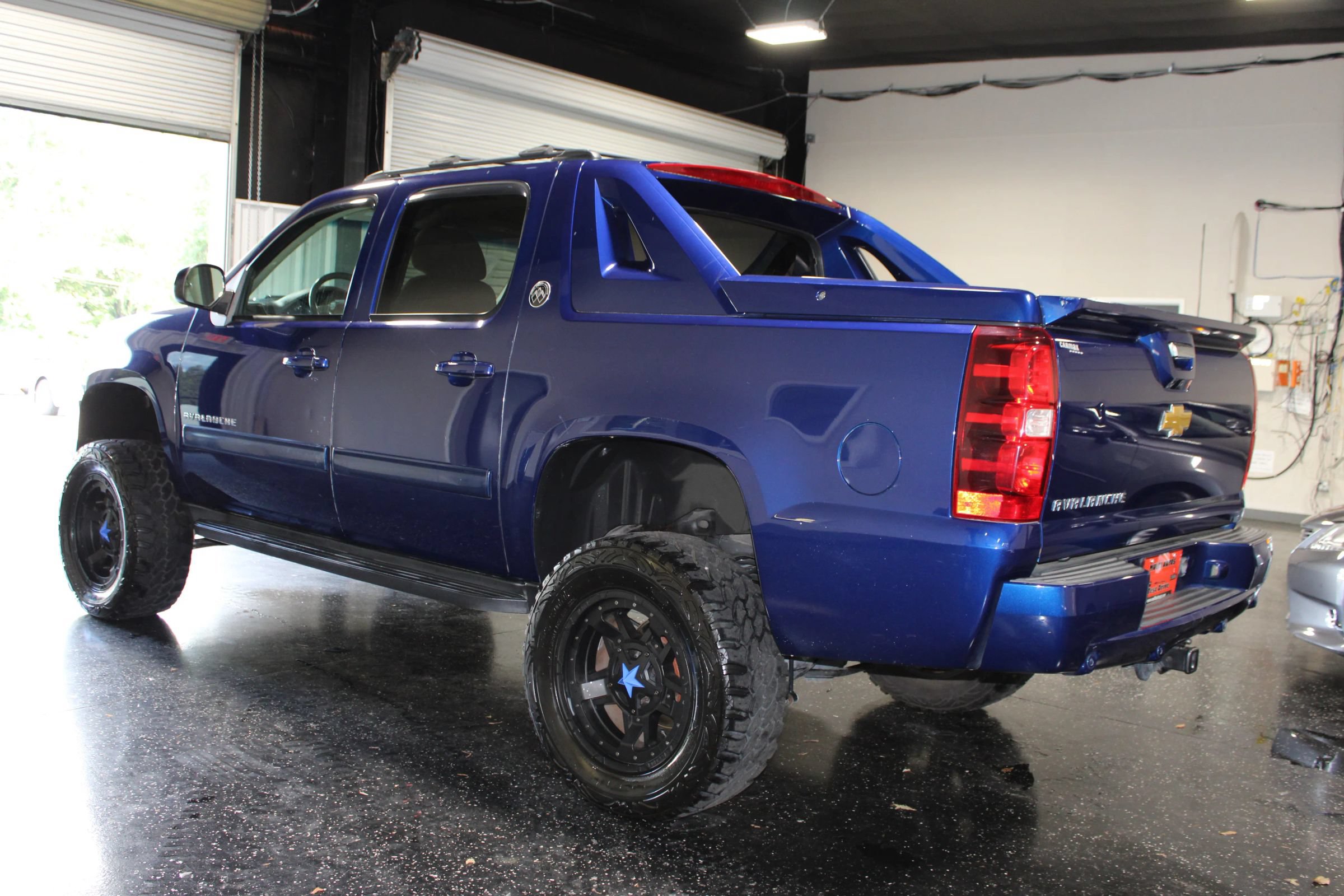 Used 2013 Chevrolet Avalanche LS RWD image 5