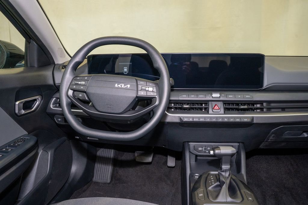 New 2025 Kia K4 LXS image 7