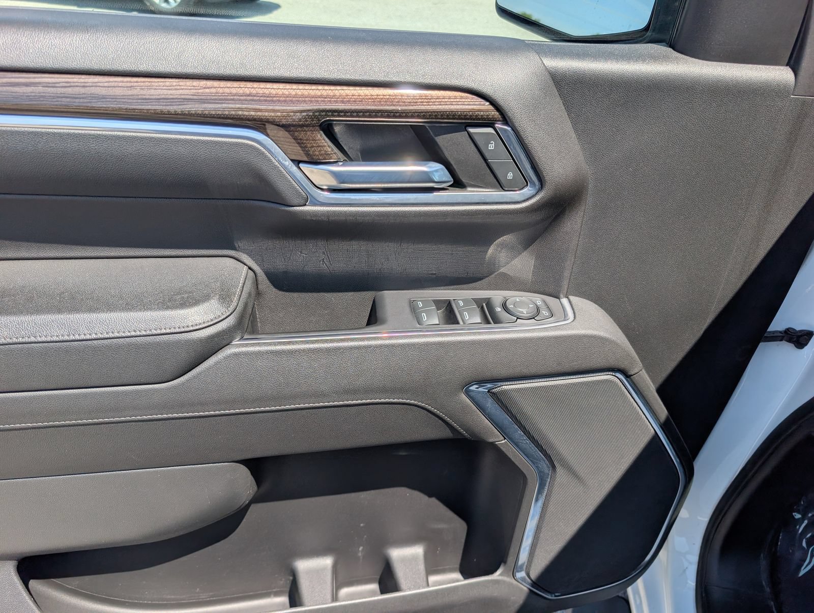 Used 2023 Chevrolet Silverado 1500 LT AWD/4WD image 18