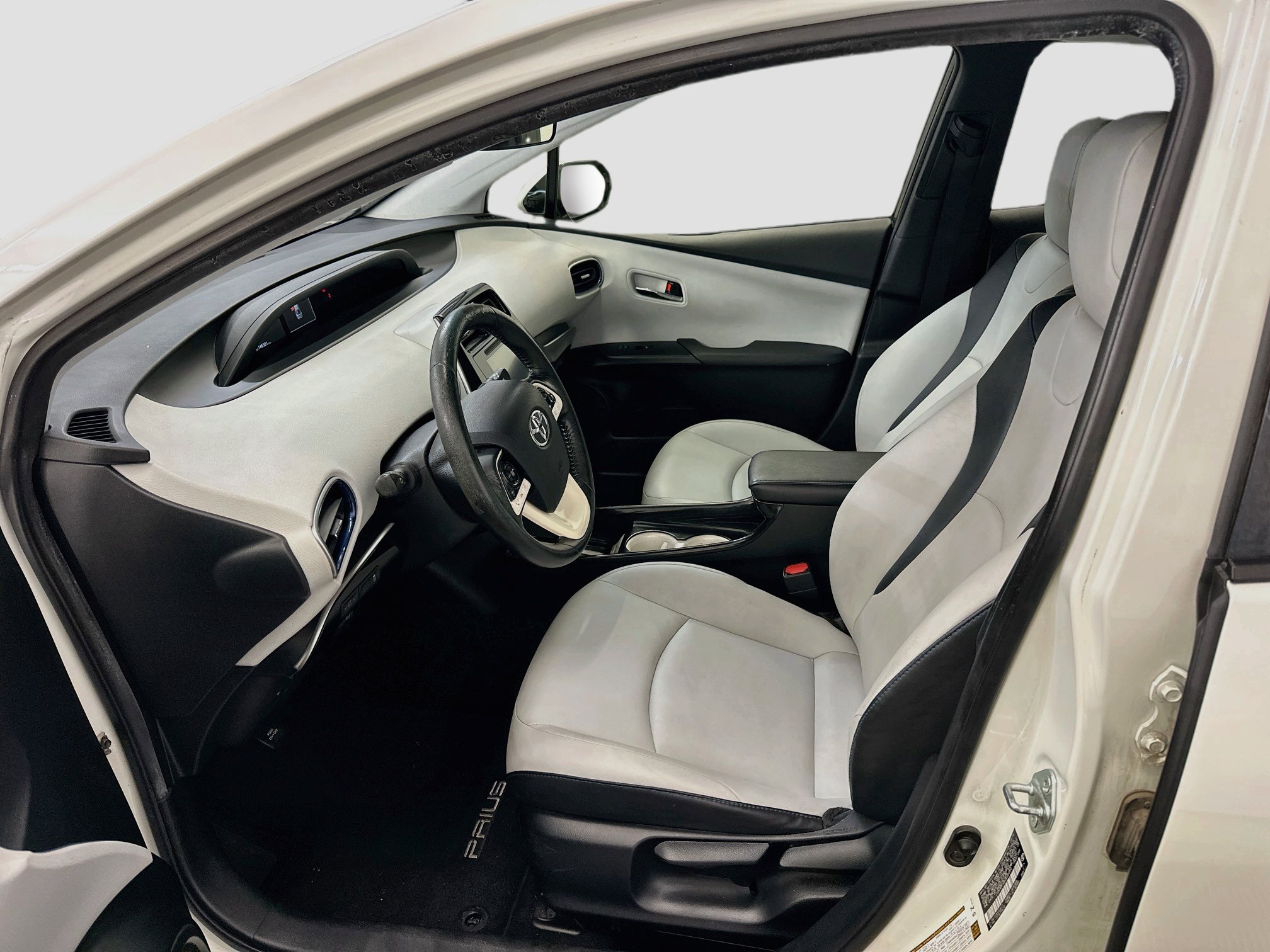Used 2017 Toyota Prius Three Touring w/ Carpet Mat Package FWD image 13