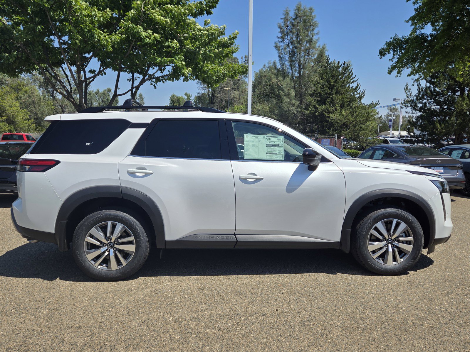 New 2026 Nissan Pathfinder SL AWD/4WD image 3