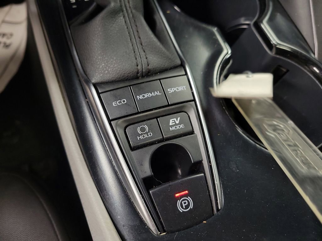 Used 2020 Toyota Camry LE w/ Sunroof Package image 16