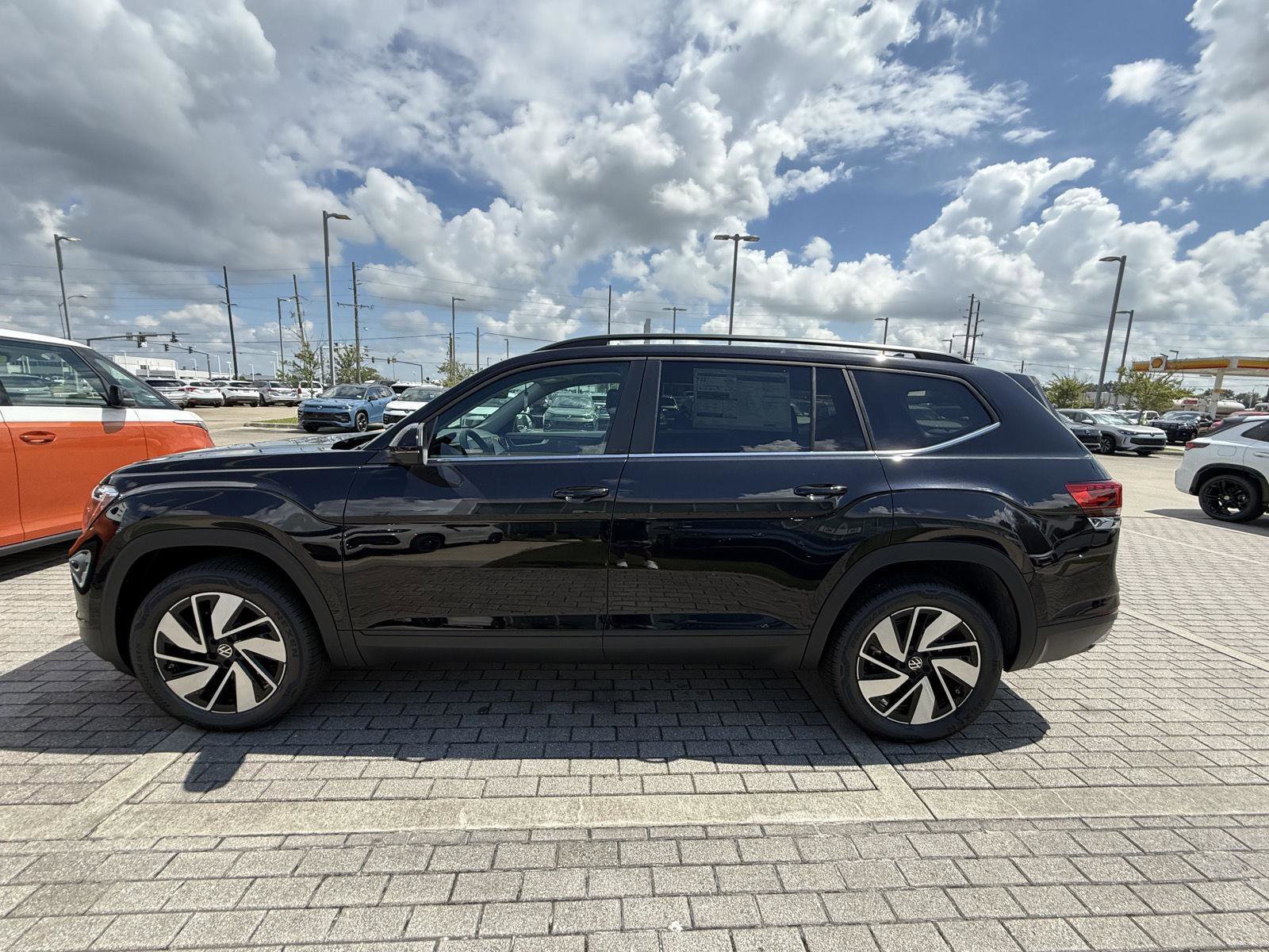 New 2026 Volkswagen Atlas SE image 6