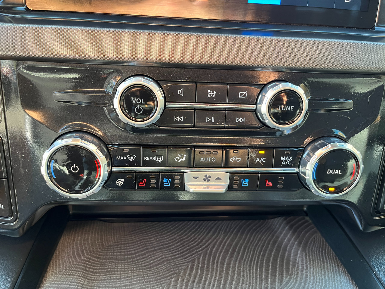 Used 2024 Ford F350 Platinum image 26