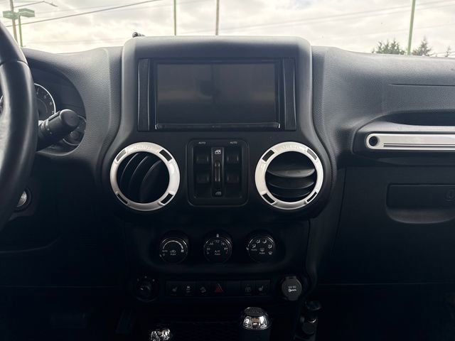 Used 2015 Jeep Wrangler Unlimited Sahara AWD/4WD image 22