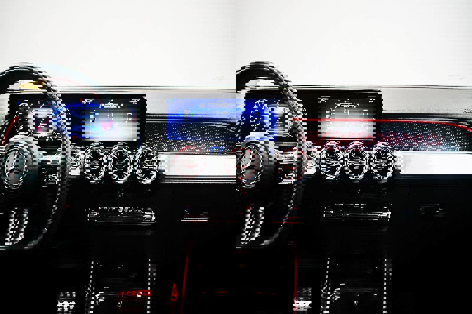 Used 2025 Mercedes-Benz GLB 250 image 12