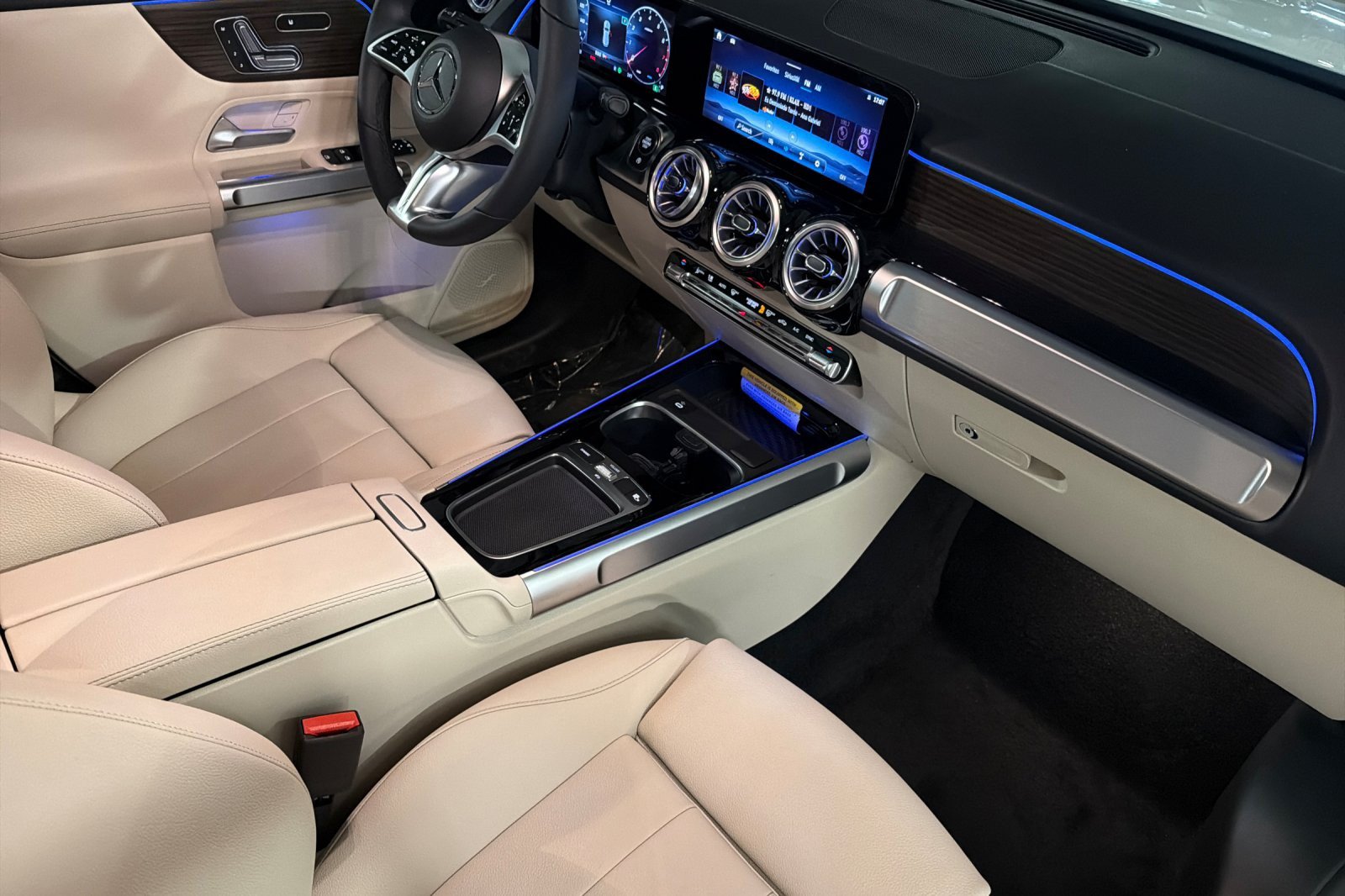 New 2026 Mercedes-Benz GLB 250 image 14