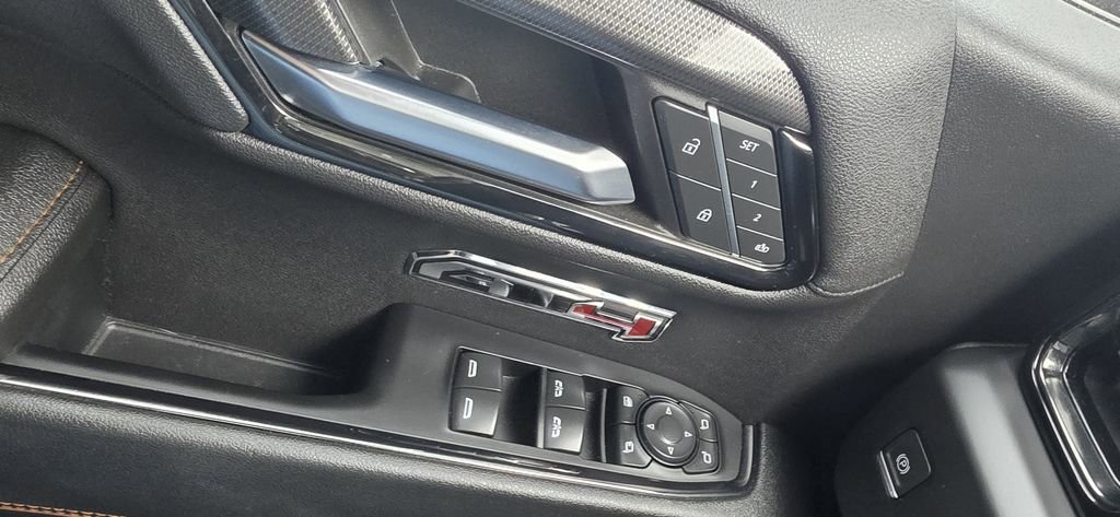Used 2024 GMC Sierra 1500 AT4 w/ Technology Package AWD/4WD image 13
