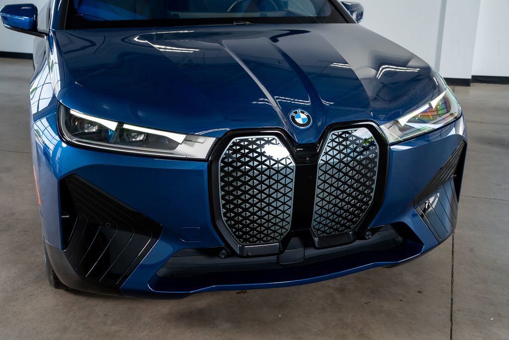 Used 2024 BMW iX xDrive50 w/ Premium Package AWD/4WD image 5