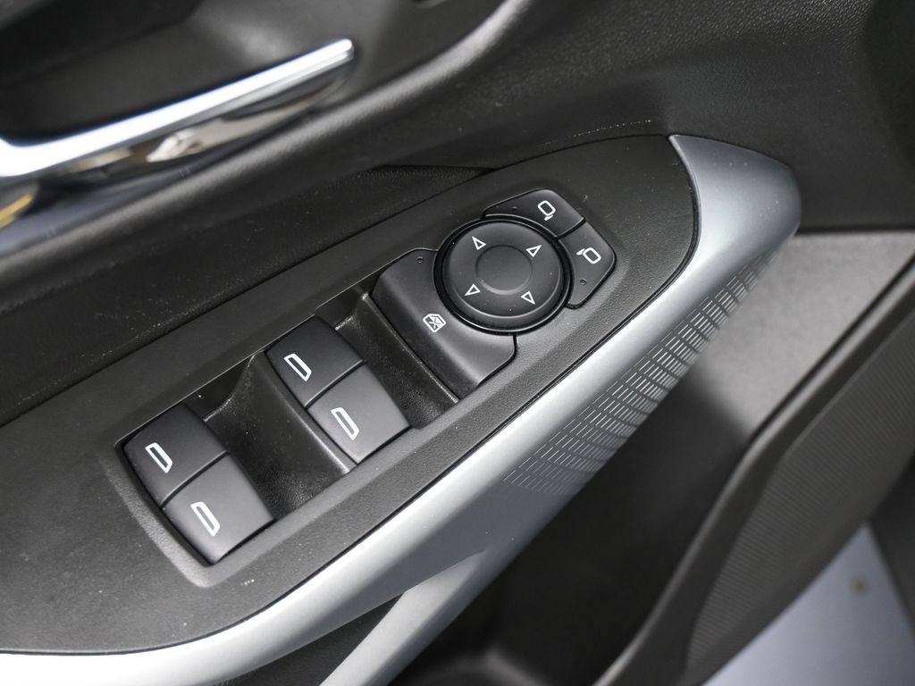 Used 2024 Chevrolet Trax LS w/ LS Convenience Package FWD image 16
