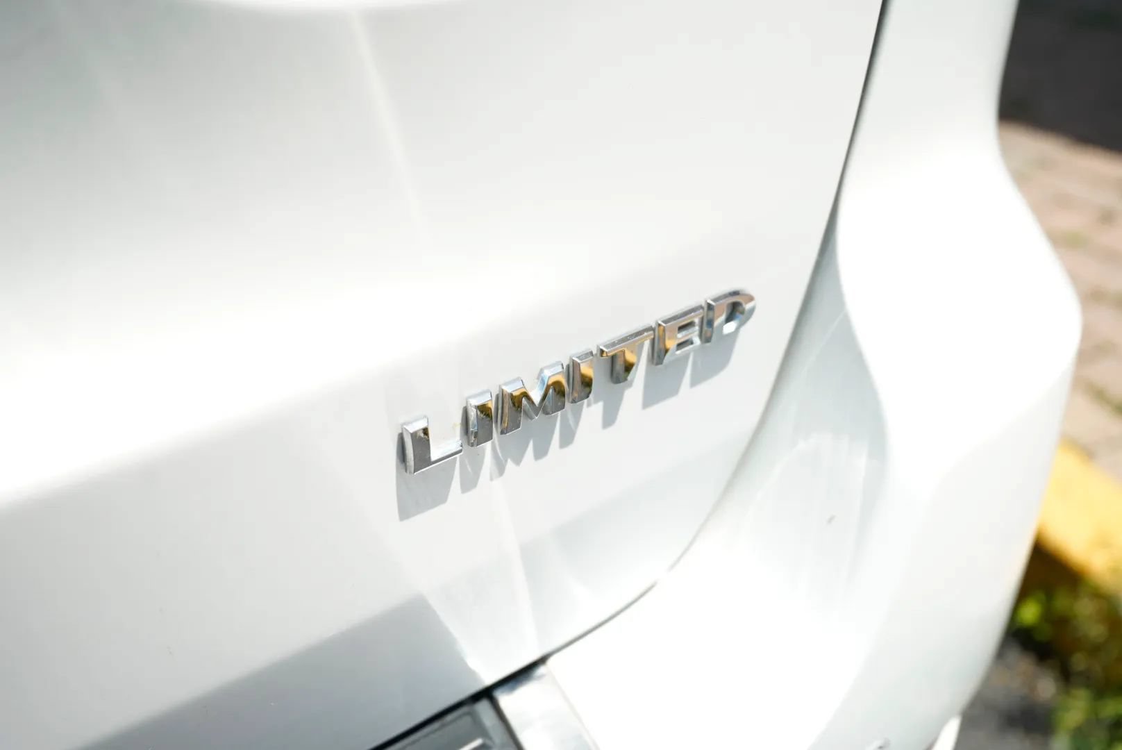 Used 2018 Jeep Grand Cherokee Limited AWD/4WD image 11