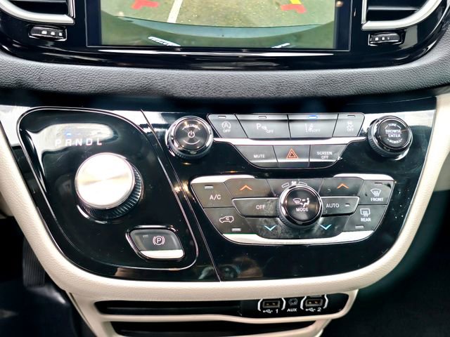 Certified 2024 Chrysler Pacifica Touring-L image 15