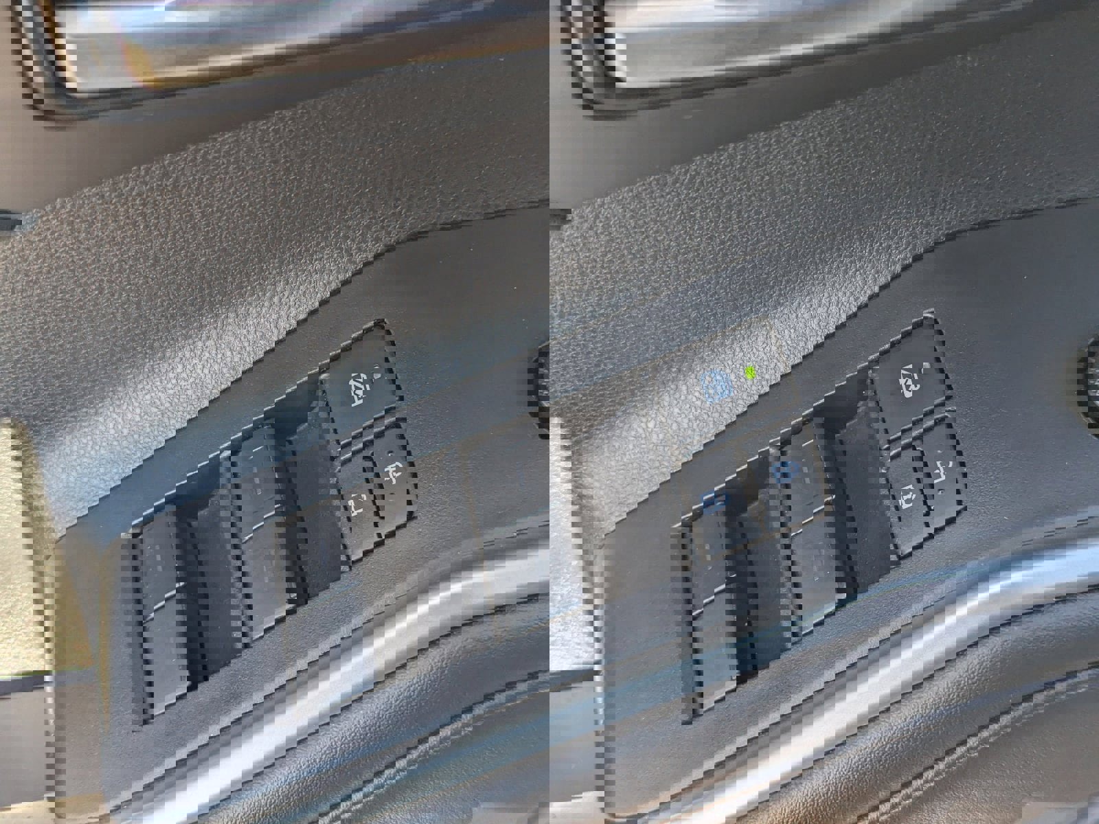 Used 2024 Toyota Highlander XSE image 25