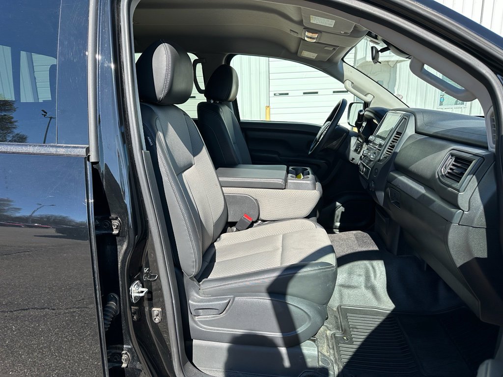 Used 2021 Nissan Titan S image 21