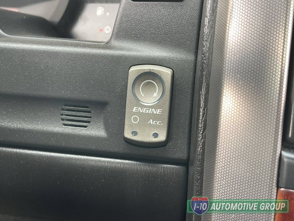 Used 2007 Cadillac XLR RWD image 29