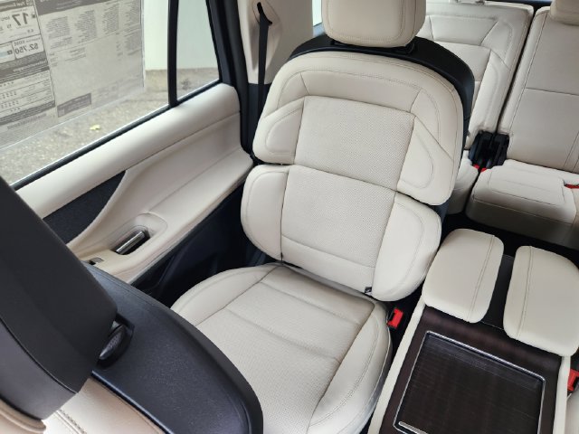 New 2027 Lincoln Navigator Reserve AWD/4WD image 13