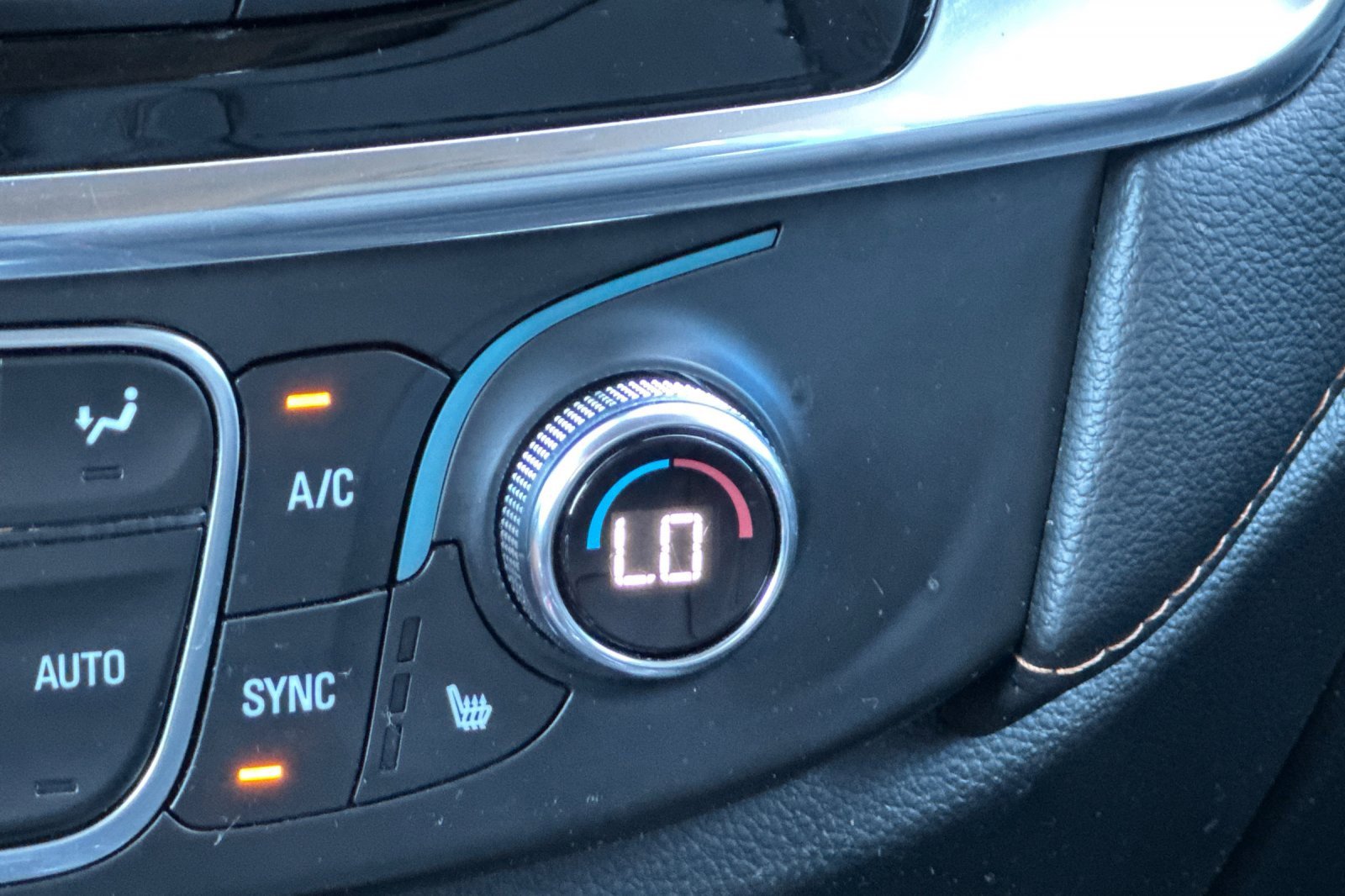 Used 2020 Chevrolet Traverse LT w/ LPO, Blackout Package image 32