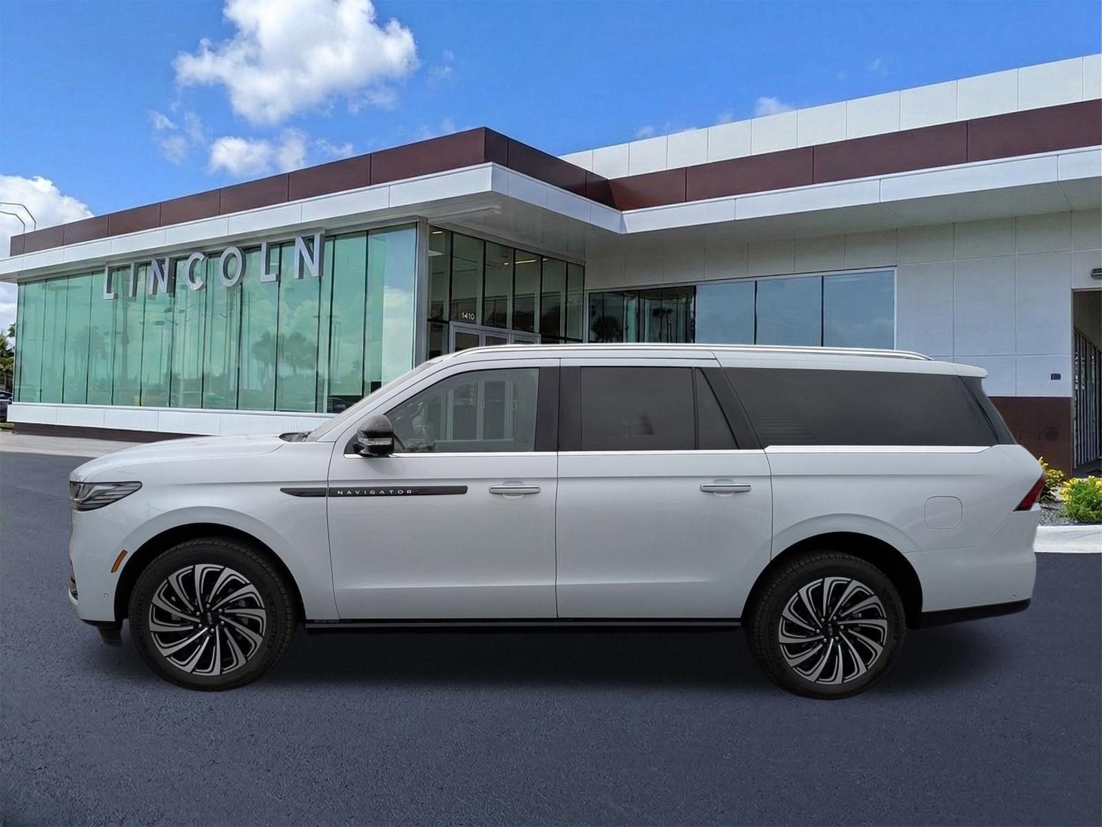 Certified 2025 Lincoln Navigator L Black Label image 8