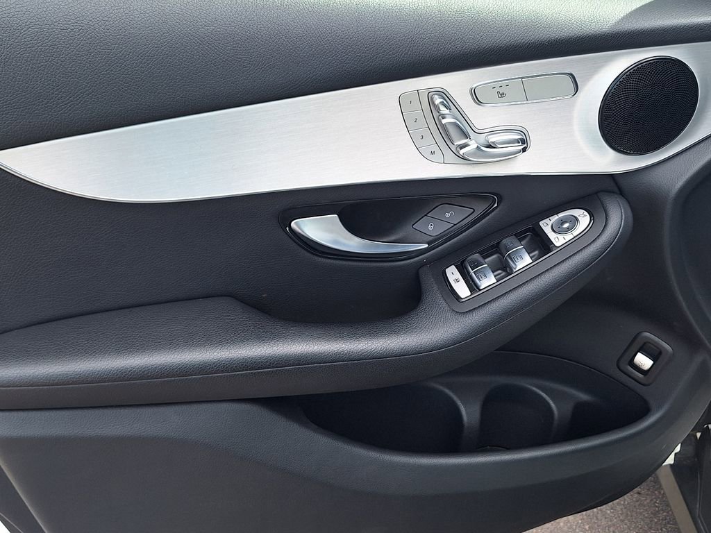 Used 2019 Mercedes-Benz GLC 300 4MATIC w/ Premium Package image 8