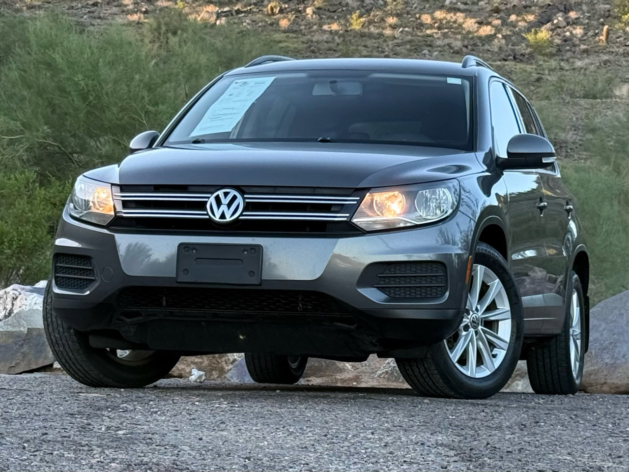 Used 2017 Volkswagen Tiguan Limited w/ Premium Package image 2