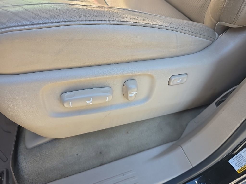 Used 2014 Toyota Land Cruiser image 24