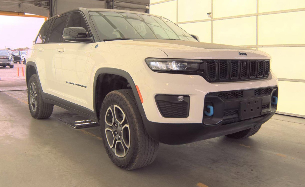 Used 2022 Jeep Grand Cherokee Trailhawk image 2
