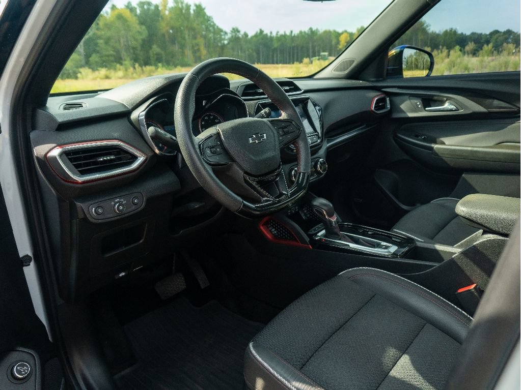 Used 2021 Chevrolet TrailBlazer RS w/ Sun and Liftgate Package FWD image 10