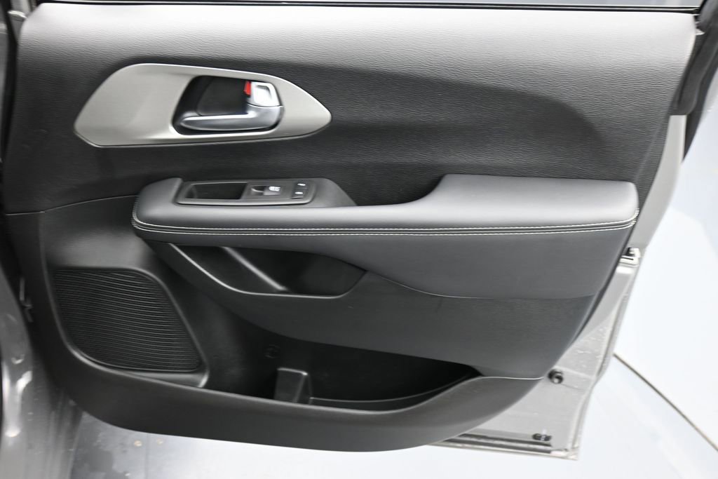 Used 2023 Chrysler Pacifica Limited w/ S Appearance Package AWD/4WD image 20