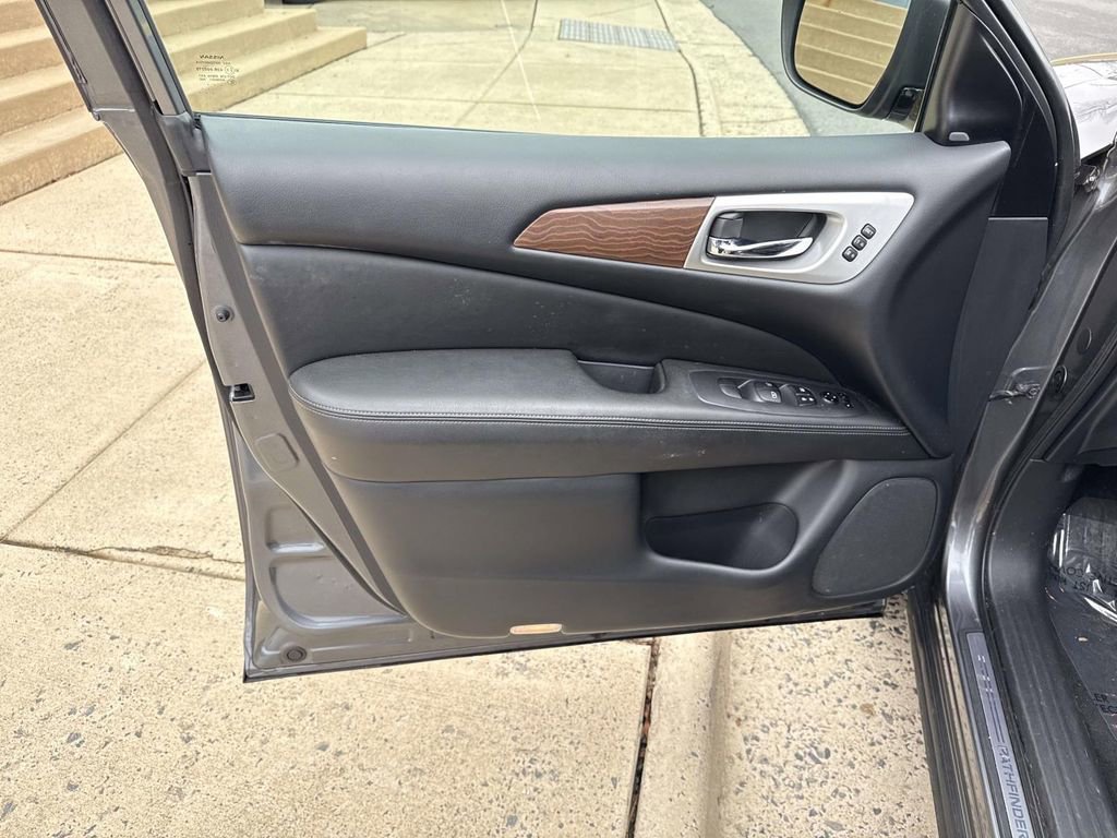Used 2018 Nissan Pathfinder Platinum AWD/4WD image 20