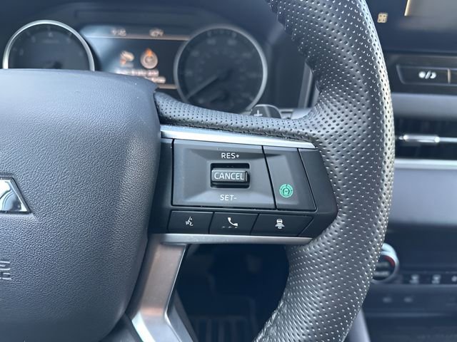 Used 2025 Mitsubishi Outlander SE image 19